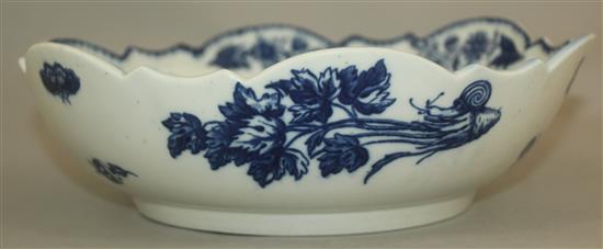 A Worcester pine cone pattern salad bowl, c.1775, 25cm